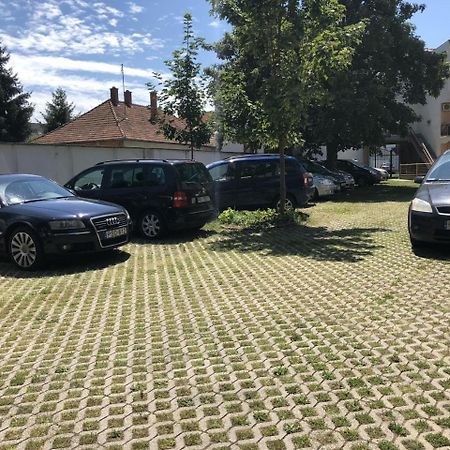 Zoeld Beka Apartmanok Koelcsey I Hajdúszoboszló Zewnętrze zdjęcie
