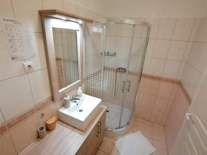 Zoeld Beka Apartmanok Koelcsey I Hajdúszoboszló Zewnętrze zdjęcie