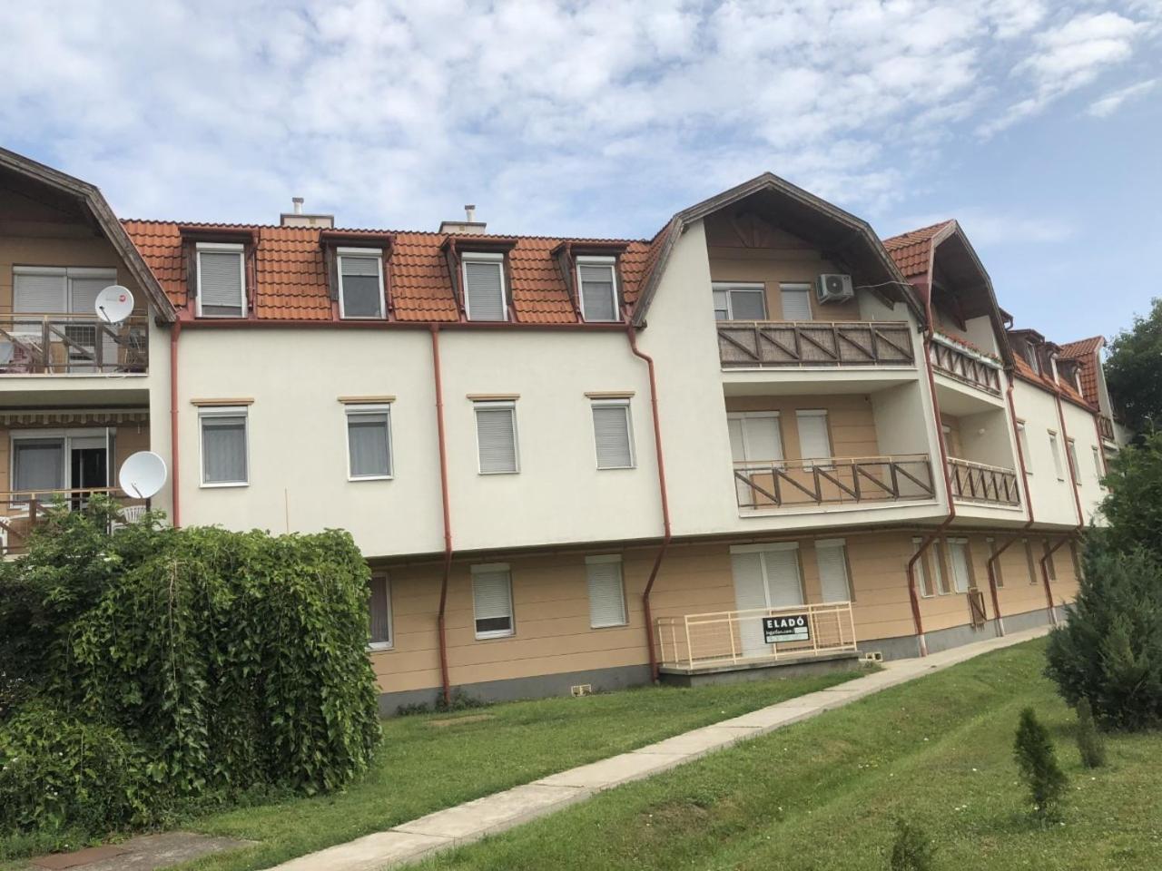 Zoeld Beka Apartmanok Koelcsey I Hajdúszoboszló Zewnętrze zdjęcie